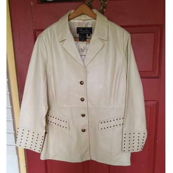 White - Picture 7 of 11